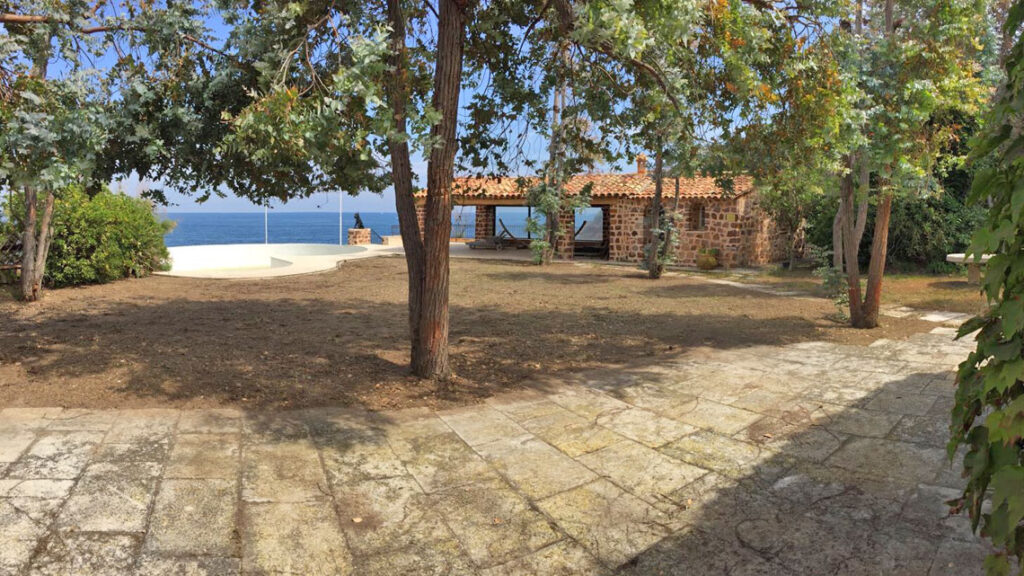 Luxury villa foundations and structural engineering in Cannes, French Riviera. High-profile coastal construction.