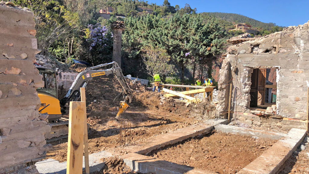 Luxury villa foundations and structural engineering in Cannes, French Riviera. High-profile coastal construction.